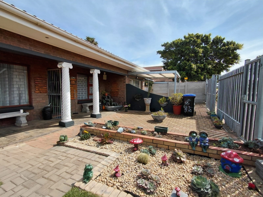 3 Bedroom Property for Sale in C Place Eastern Cape